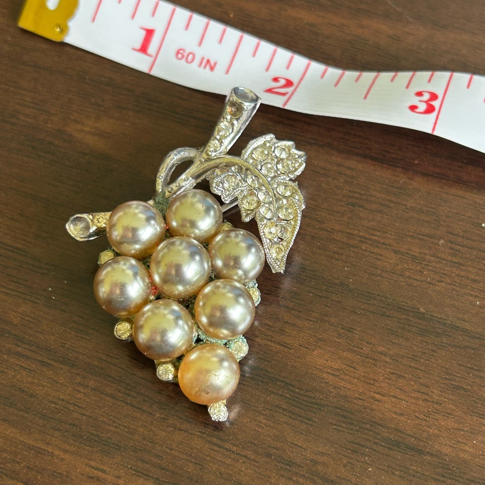 Elegant Pearl and Crystal Brooch